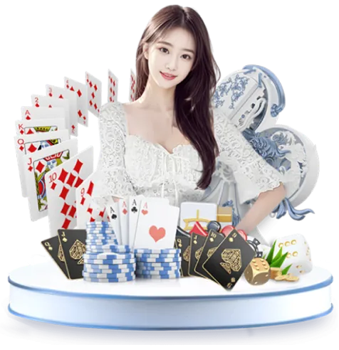 Trận đấu quần vợt đang diễn ra trên sân đất nện